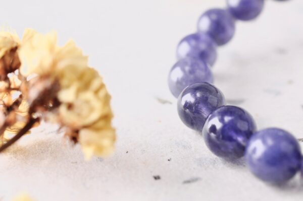 嚴選單品｜幻境藍紫：菫青石的靜謐美學