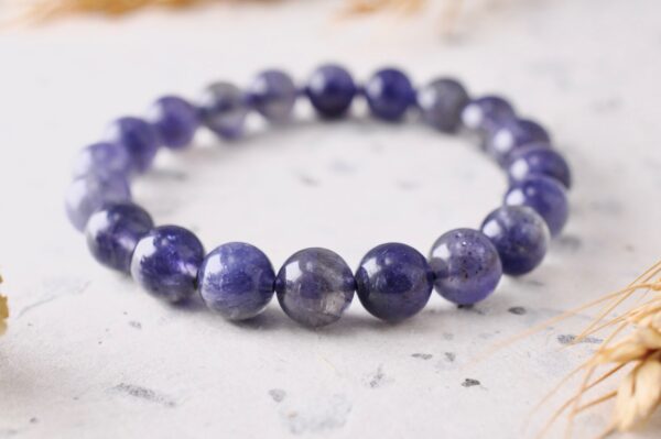 嚴選單品｜幻境藍紫：菫青石的靜謐美學