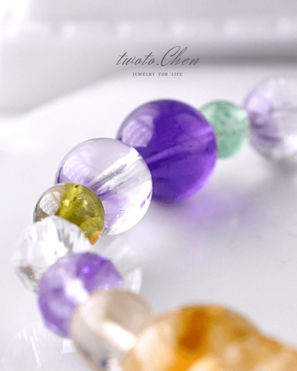 紫水晶、白水晶、沙弗萊與綠東陵珠體細節