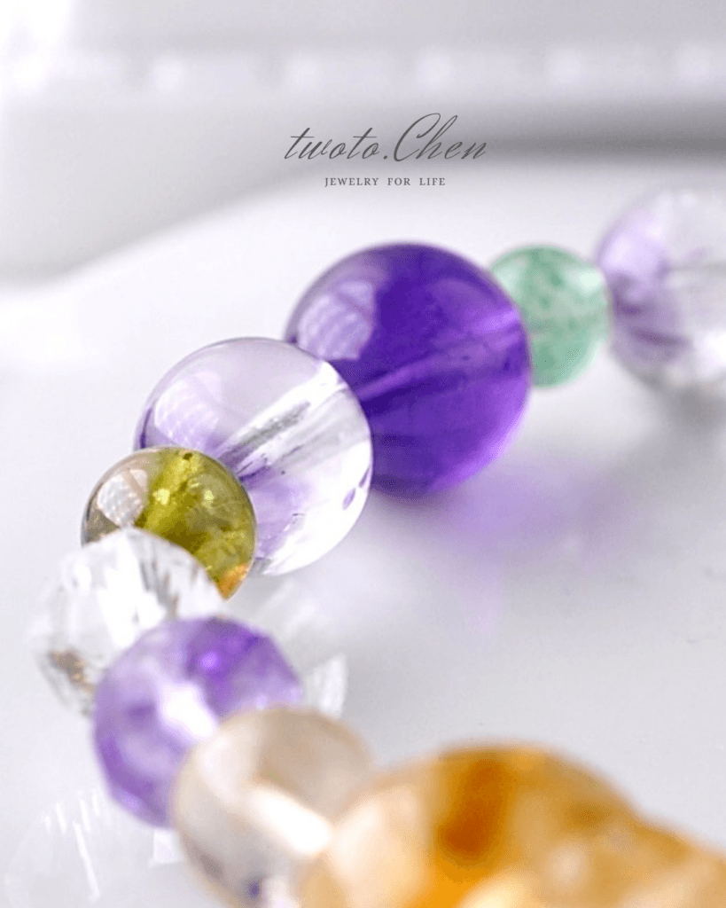 紫水晶、白水晶、沙弗萊與綠東陵珠體細節